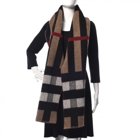 Burberry Wool Cashmere Half Mega Blanket Scarf - Brand New - Picture 6 of 7